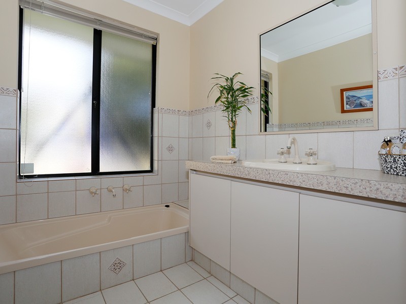 42 Rayner Drive, Landsdale WA 6065