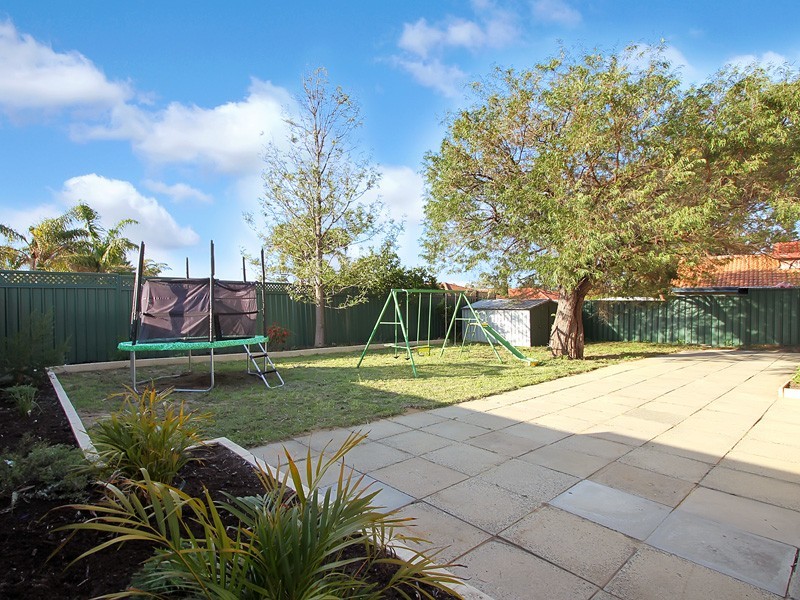 30 Allinga Crescent, Craigie WA 6025