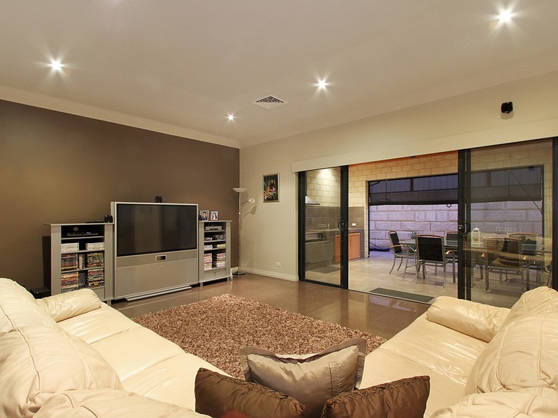 12 Jacolite Street, Darch WA 6065