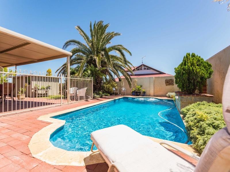 31 Sovereign Drive, Two Rocks WA 6037