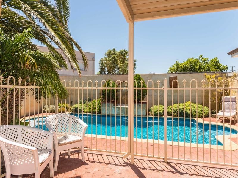 31 Sovereign Drive, Two Rocks WA 6037