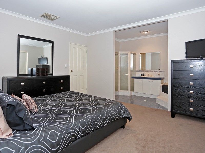 11 Rayner Drive, Landsdale WA 6065