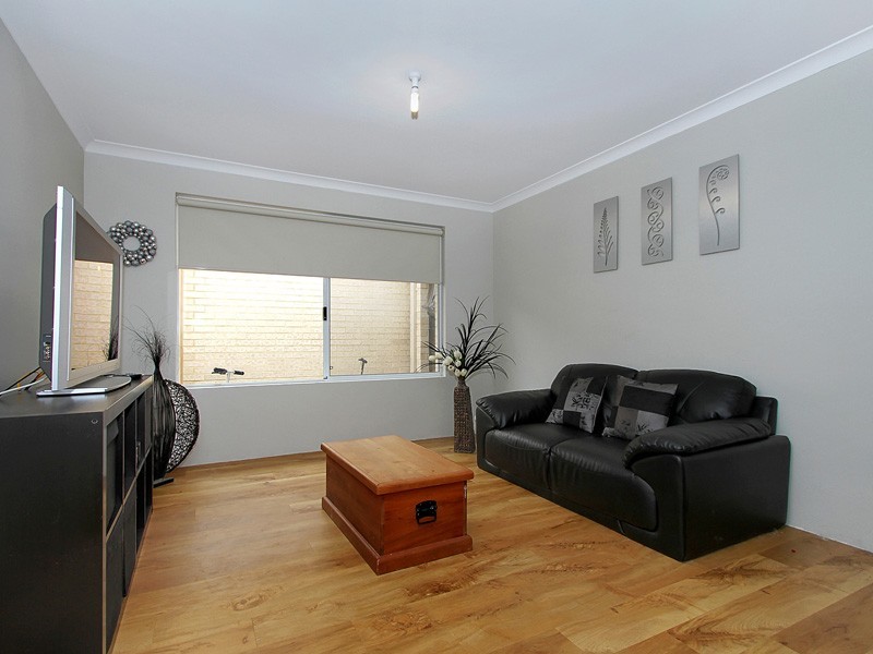 14 Maresfield Gardens, Girrawheen WA 6064