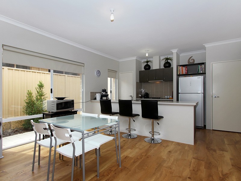 14 Maresfield Gardens, Girrawheen WA 6064