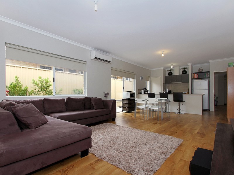 14 Maresfield Gardens, Girrawheen WA 6064