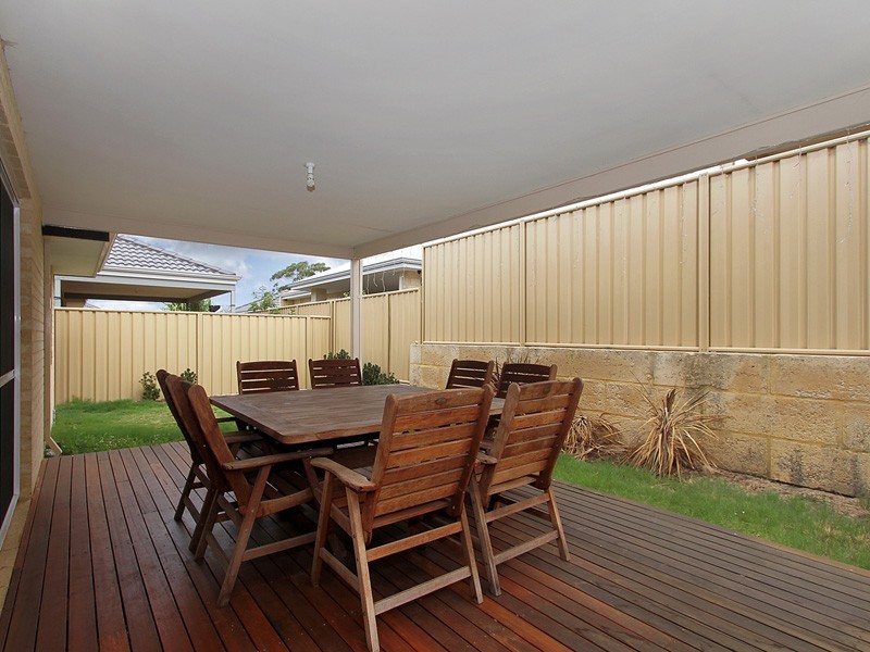 14 Maresfield Gardens, Girrawheen WA 6064