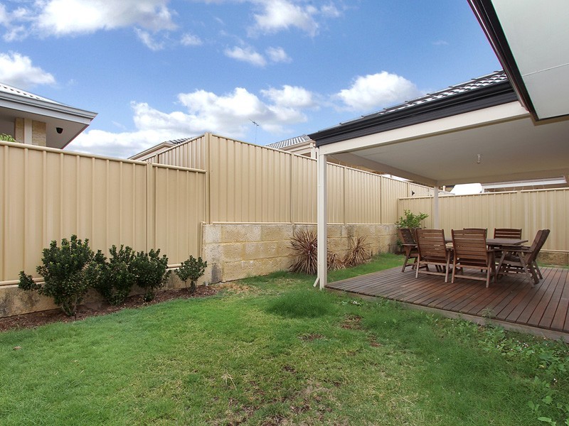 14 Maresfield Gardens, Girrawheen WA 6064