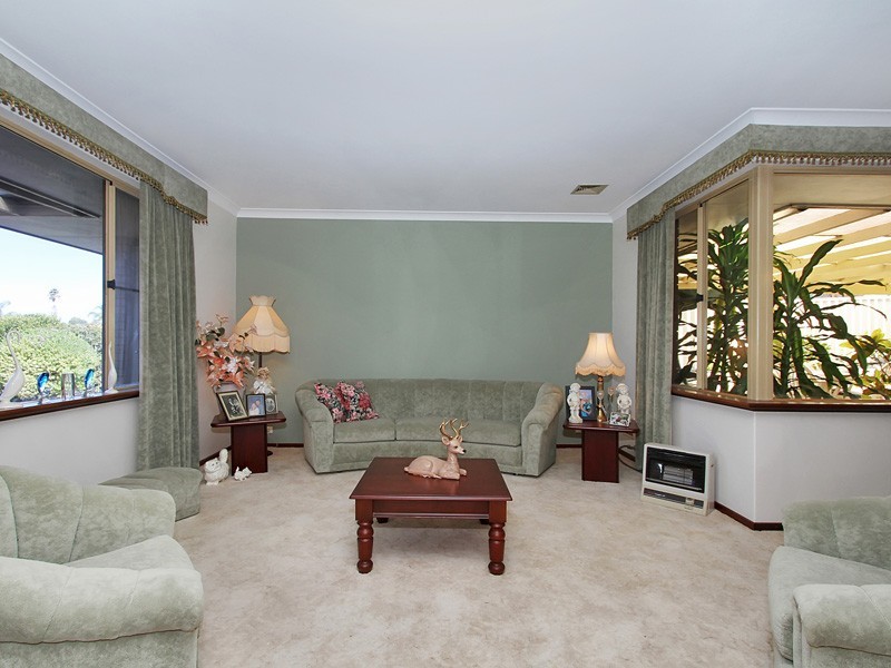 8 Ellara Court, Alexander Heights WA 6064