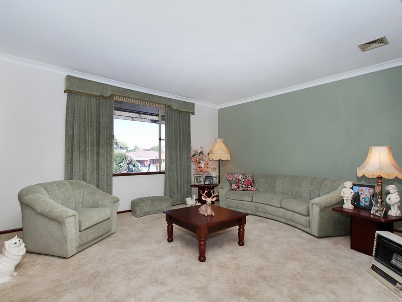 8 Ellara Court, Alexander Heights WA 6064