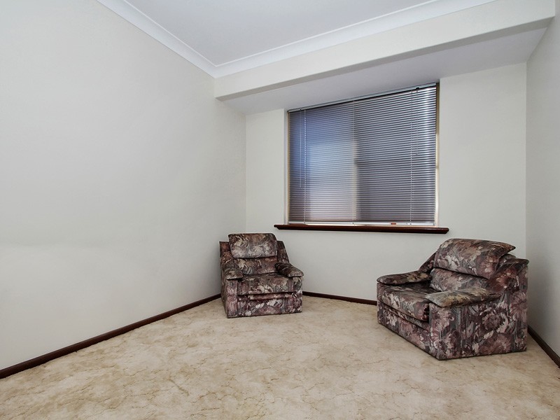 8 Ellara Court, Alexander Heights WA 6064