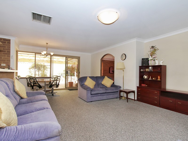 8 Ellara Court, Alexander Heights WA 6064