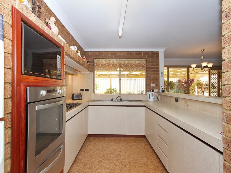 8 Ellara Court, Alexander Heights WA 6064