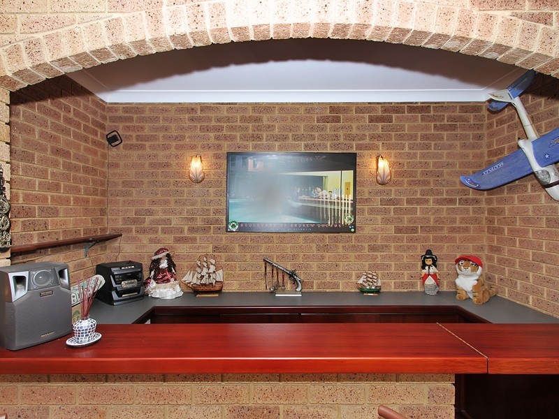 8 Ellara Court, Alexander Heights WA 6064