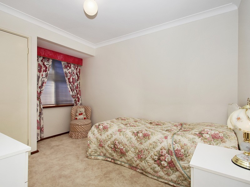 8 Ellara Court, Alexander Heights WA 6064