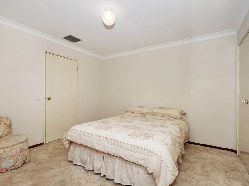 8 Ellara Court, Alexander Heights WA 6064