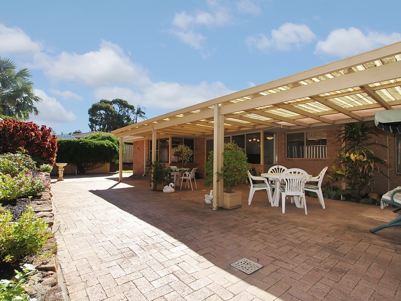 8 Ellara Court, Alexander Heights WA 6064