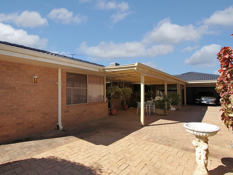 8 Ellara Court, Alexander Heights WA 6064