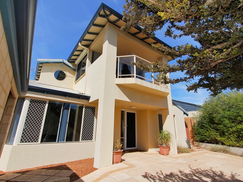 2 Merrifield Place, Mullaloo WA 6027