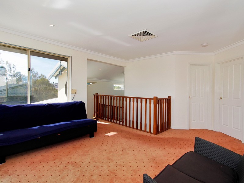2 Merrifield Place, Mullaloo WA 6027