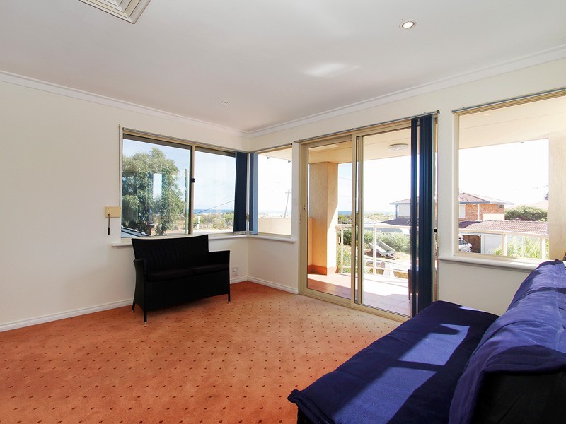 2 Merrifield Place, Mullaloo WA 6027