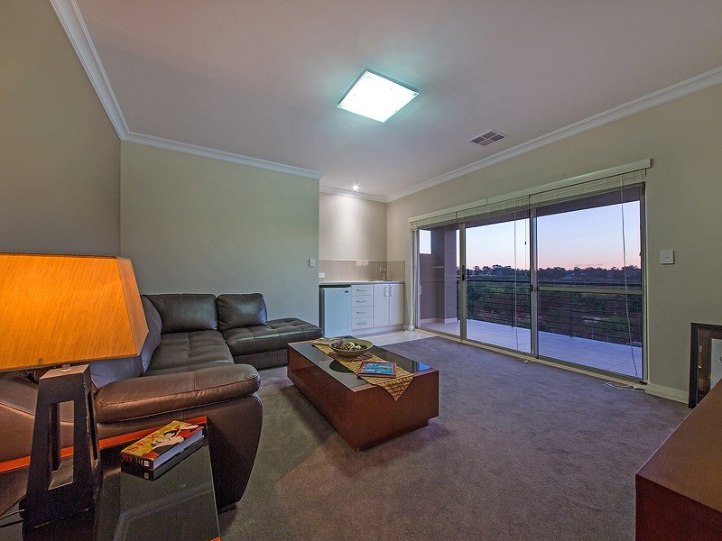 20 Panzano Circuit, Woodvale WA 6026