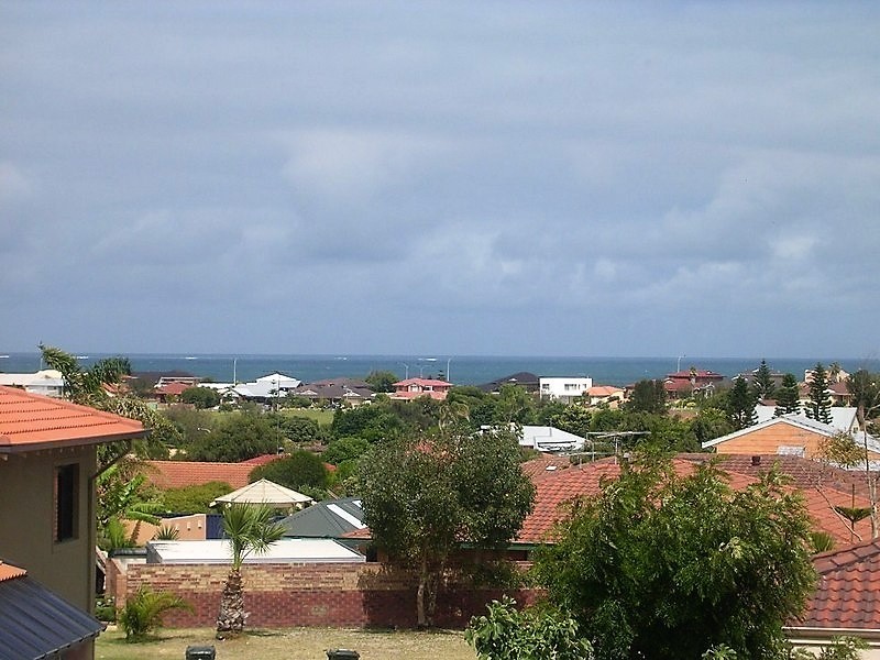 25B The Grange, Mullaloo WA 6027