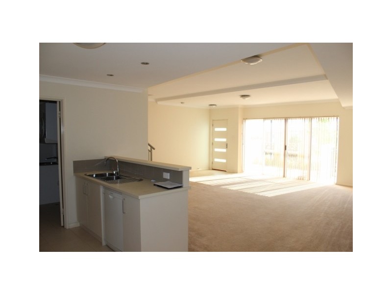 8/10 Pavonia Link, Clarkson WA 6030