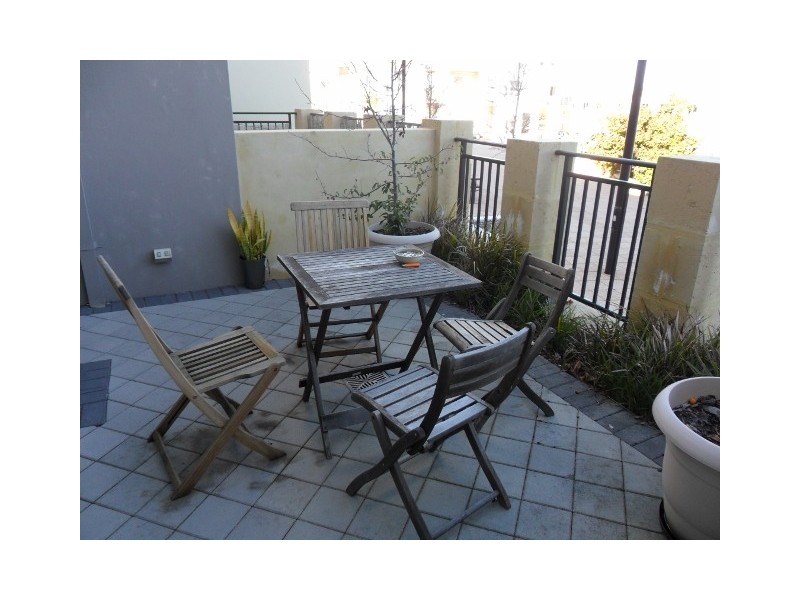 8/10 Pavonia Link, Clarkson WA 6030