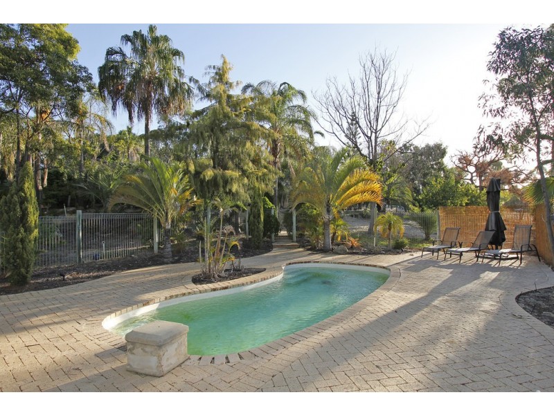 10 Casuarina Way, Wanneroo WA 6065