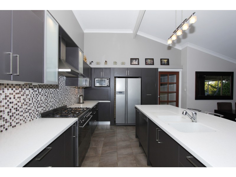 10 Casuarina Way, Wanneroo WA 6065