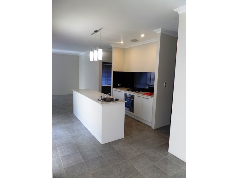 31 Gnangara Road, Madeley WA 6065