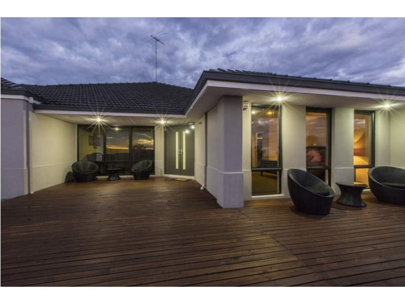 143 Waldburg Dve, Tapping WA 6065