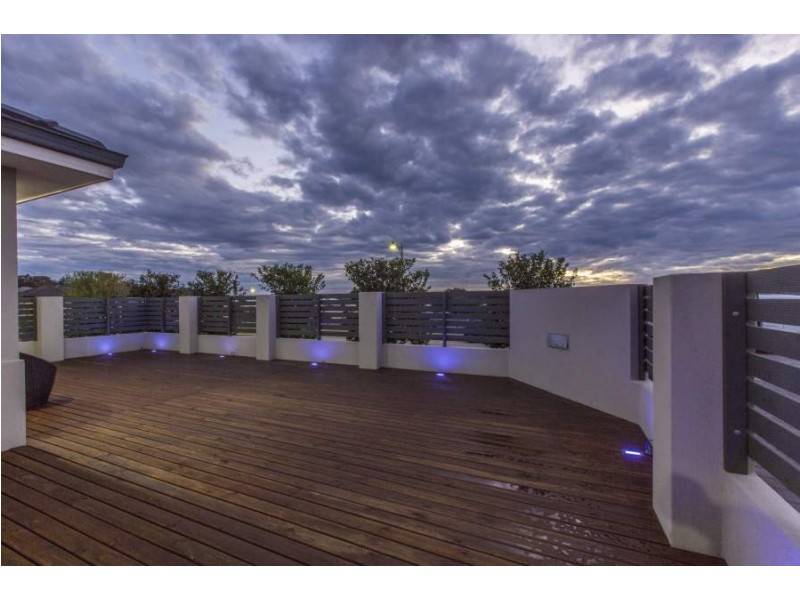 143 Waldburg Dve, Tapping WA 6065