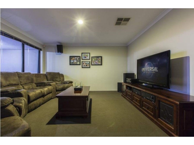 143 Waldburg Dve, Tapping WA 6065