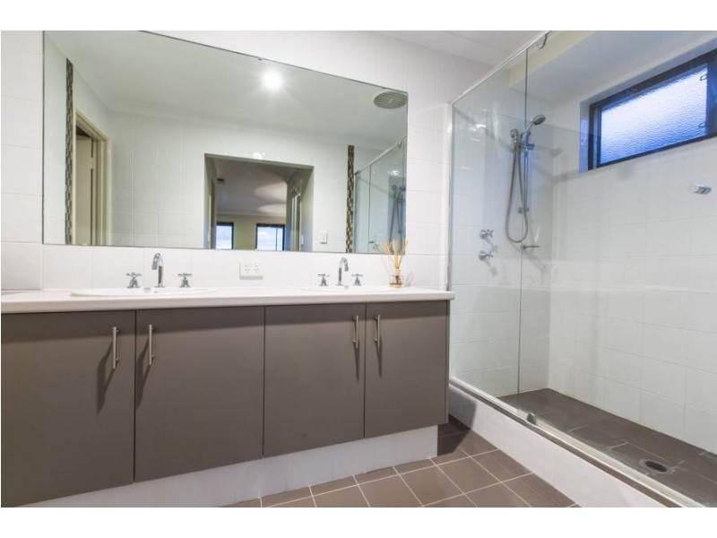 143 Waldburg Dve, Tapping WA 6065