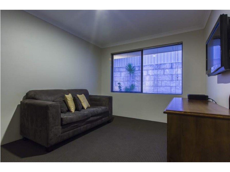 143 Waldburg Dve, Tapping WA 6065