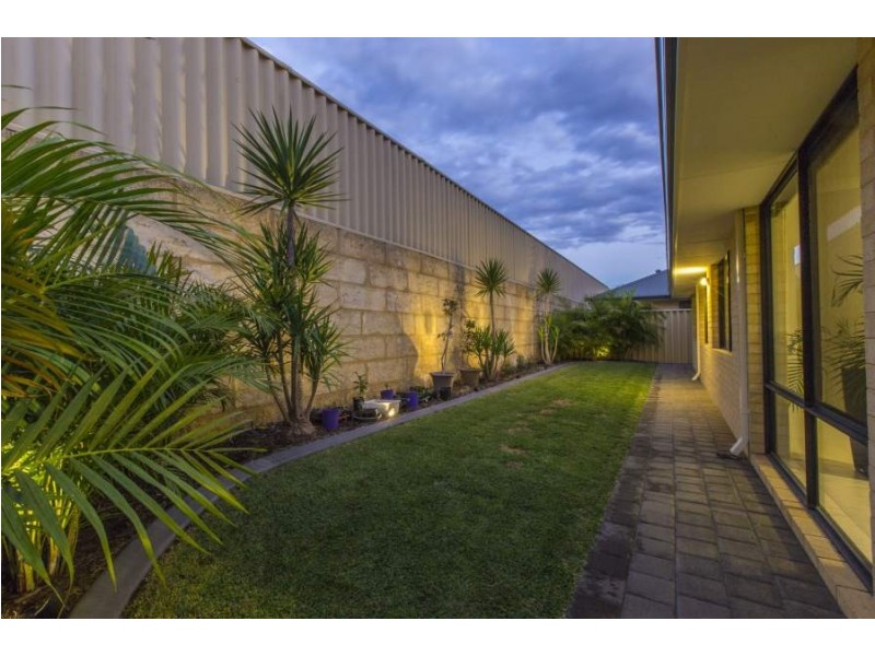 143 Waldburg Dve, Tapping WA 6065