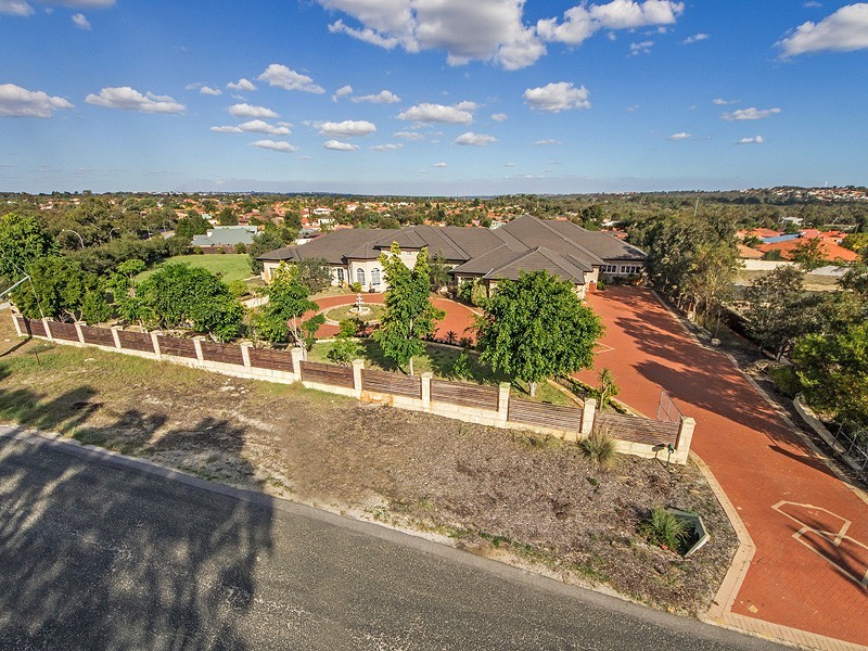 32 Carramar Road, Carramar WA 6031