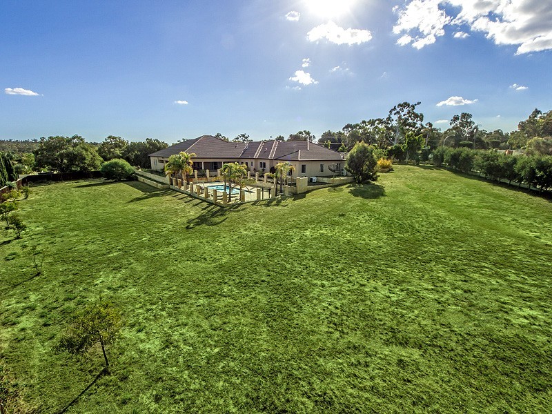 32 Carramar Road, Carramar WA 6031