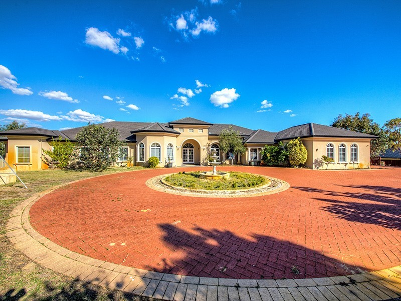 32 Carramar Road, Carramar WA 6031