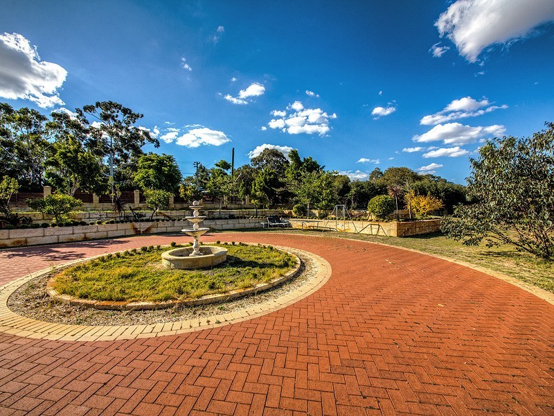 32 Carramar Road, Carramar WA 6031