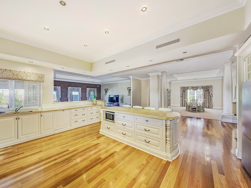 32 Carramar Road, Carramar WA 6031