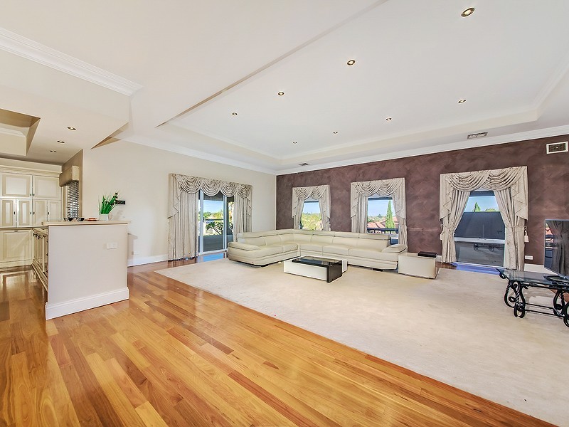 32 Carramar Road, Carramar WA 6031