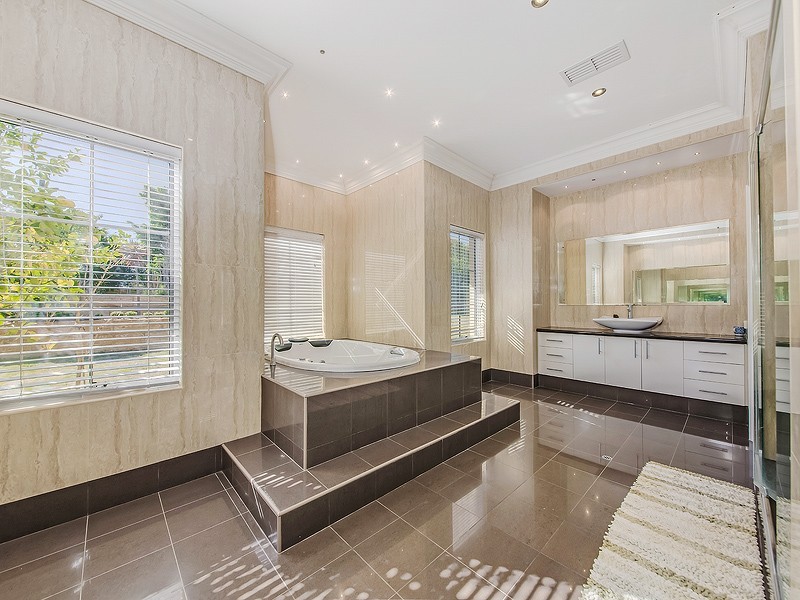 32 Carramar Road, Carramar WA 6031