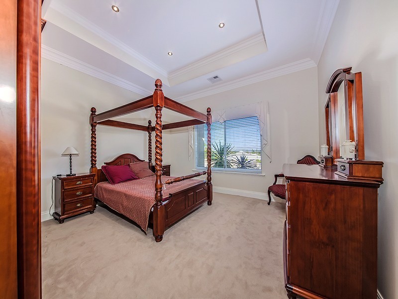 32 Carramar Road, Carramar WA 6031