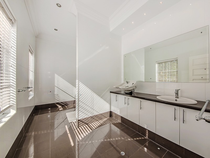 32 Carramar Road, Carramar WA 6031