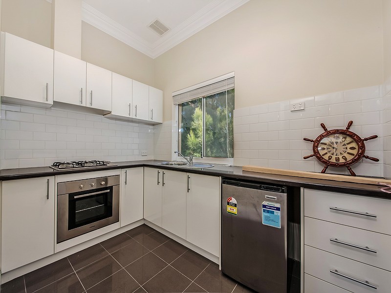 32 Carramar Road, Carramar WA 6031