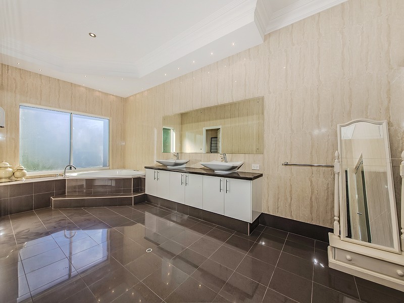 32 Carramar Road, Carramar WA 6031