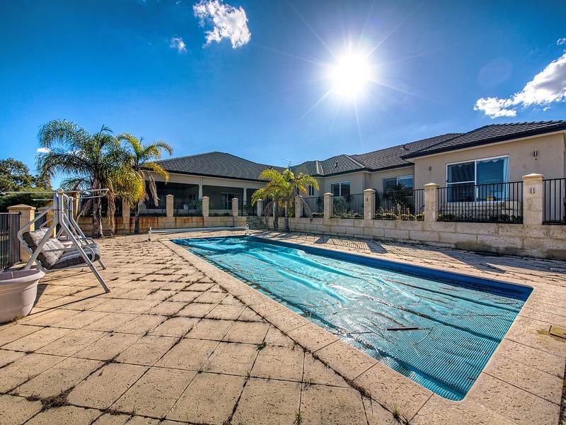 32 Carramar Road, Carramar WA 6031