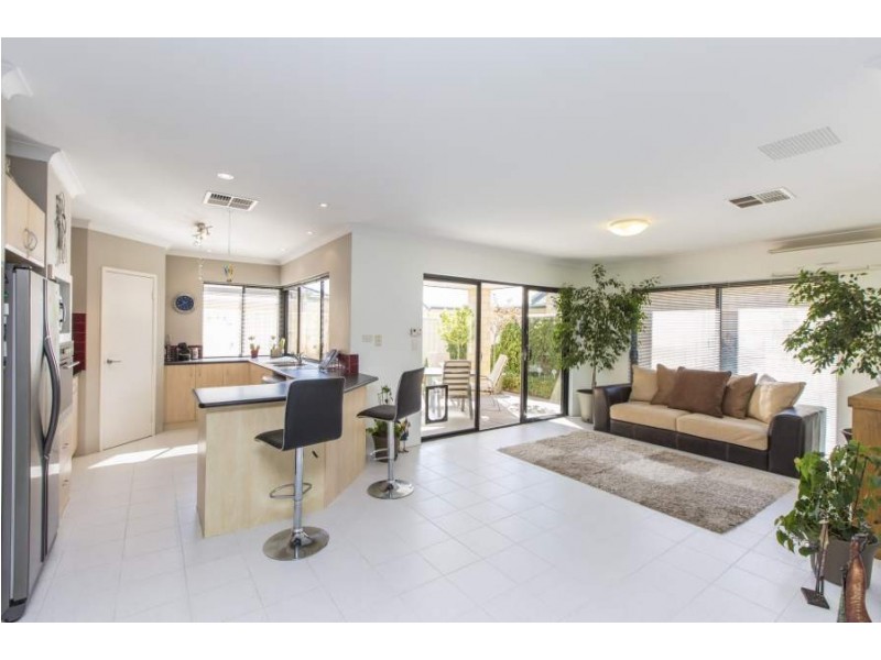 26 Hursthill St, Madeley WA 6065